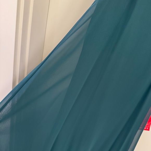 Green dress, Size 4 Petite. Never worn. - Picture 8 of 10